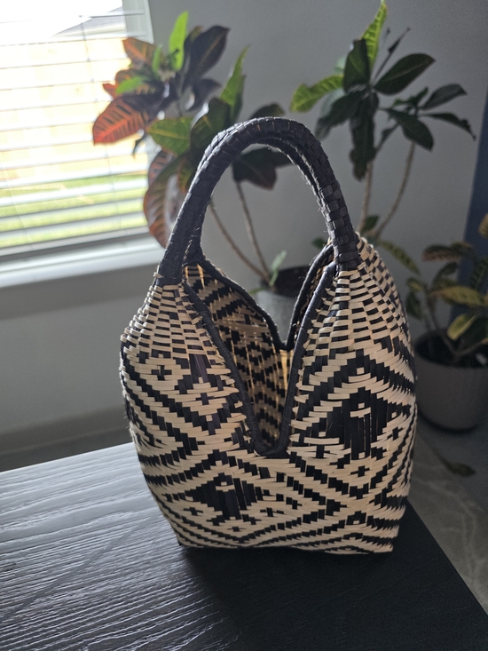 Handbags - Handwoven Colombian “Cuatro Tetas” Raffia Straw Basket Bag